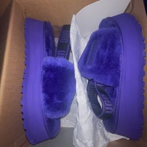 UGG w/disco slide with original box